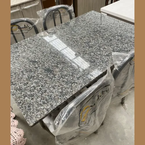 Mesa de jantar com 4 cadeiras - entrego 