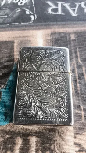 Isqueiro zippo Vintage com Detalhes Ornamentados