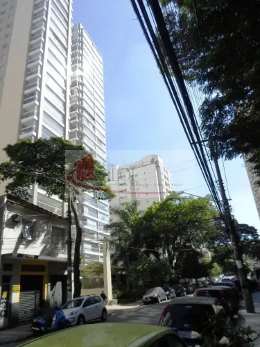 Condomínios mais desejados de Pinheiros, bem localizado, rua plana, tranquila e arborizada