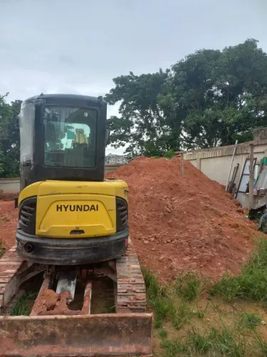 Locação Escavadeira retroescavadeira bobcat