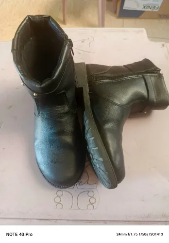 Botas de couro pretas