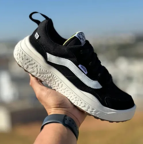 Tênis Vans Preto com Sola Robusta - Novo!