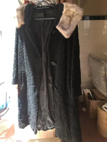 Sobretudo com gola de pele