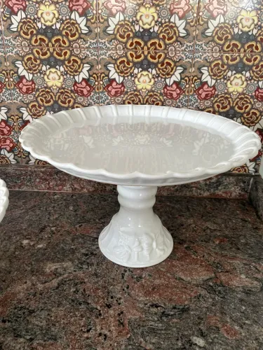 Prato de louça para bolos e tortas 