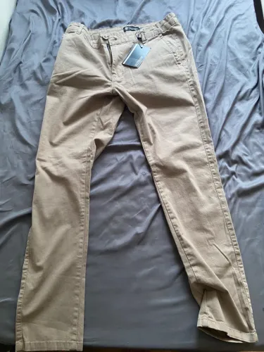 Calça Sarja Slim caqui areia tamanho 42-bluhen