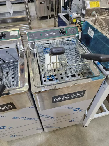 fritadeira industrial 15L com zona fria 5500W - nova a pronta entrega