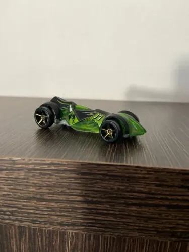 Carrinho Hot Wheels - Verde e Preto