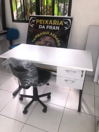 Cadeira de Escritório Giratória e mesa de escritório novas 