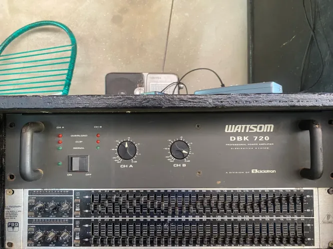 Vende - se equalizador e potência