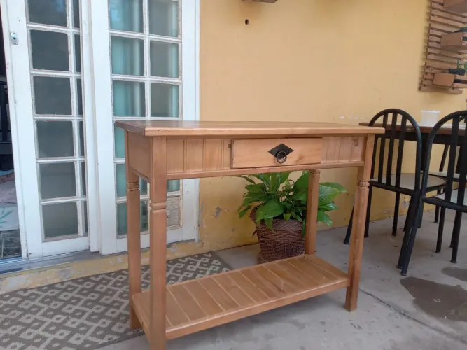 Aparador de Madeira com Gaveta e Prateleira