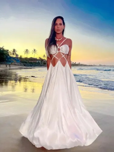 Vestido longo branco de cetim