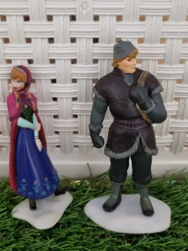 Miniaturas Anna e Kristoff do filme de animação da Disney, Frozen.
