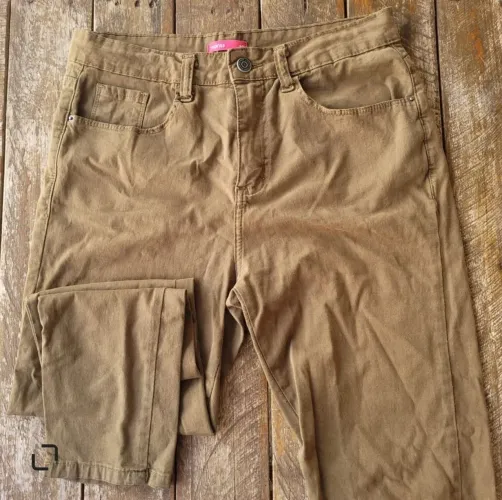 calça verde musgo<br>tamanho 16 (veste 34 adulto)