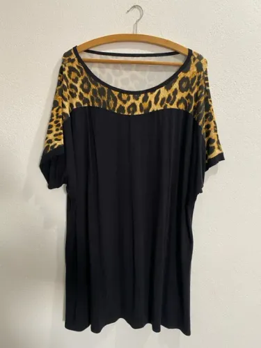 Blusa Feminina Plus Size G2 Preto Com Detalhe de Oncinha