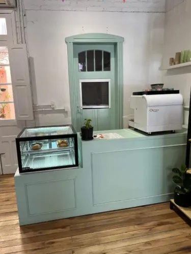 Expositor Refrigerado em Marcenaria - Elvi Refrig. Sobrepor