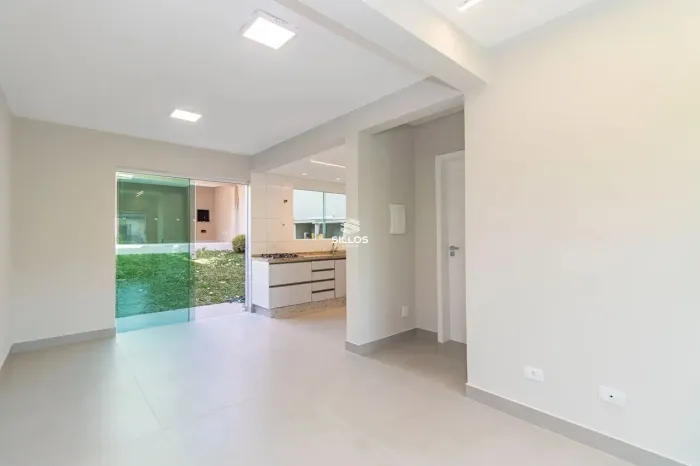 Sobrado à venda com 3 quartos no Cajuru em Curitiba