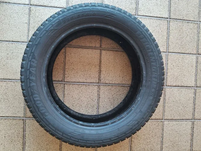 01 Pneu Goodyear EfficientGrip 225/55/18