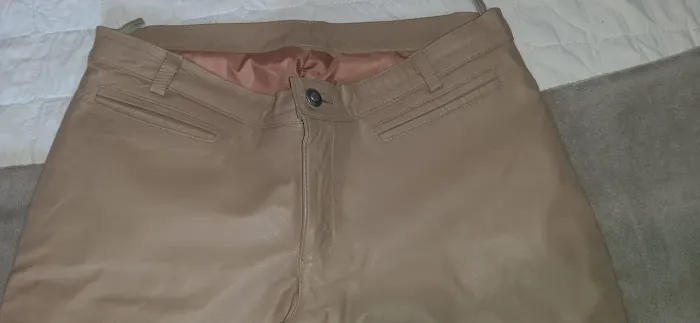 Vendo calça em couro legítimo feminina 
