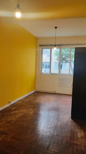 Águia Real Imóveis ALUGA/Imóvel/aluguel/30m²/1 quarto/Leme/Rio de Janeiro/RJ