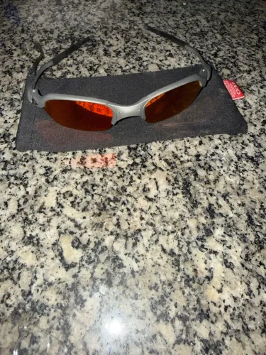 Vendo(oakley) modelo: Romeu 2