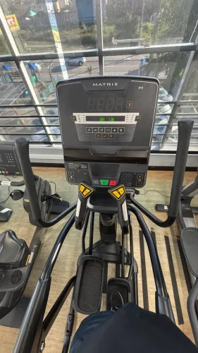 Eliptico Matrix semi novo