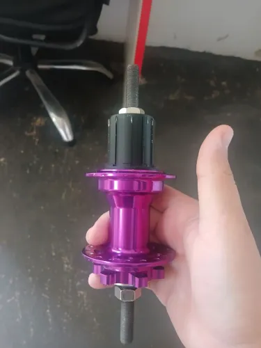 Cubo k7 barulhento