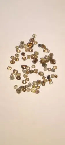 Diamante bruto e outras pedras preciosas