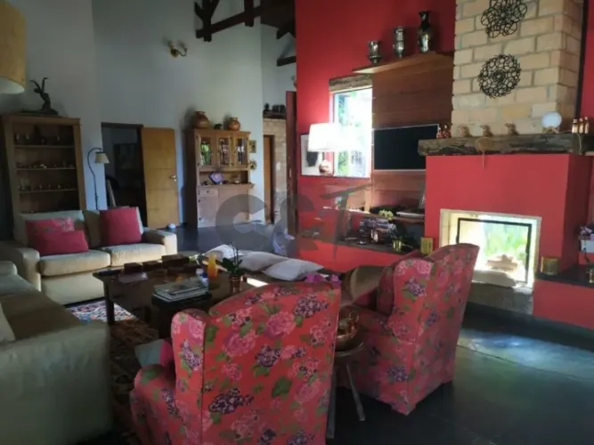 Casa Térrea - 4 Dormitórios (2 Suítes) à Venda na Praia de Pernambuco Guarujá, São Paulo/S