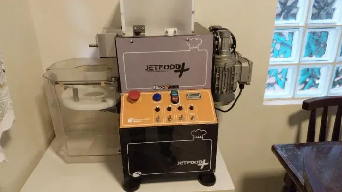 Máquina formadora de salgados