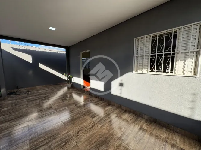 CASA COM LOTE INTEIRO, 3 QUARTOS E SUÍTE POR APENAS R$ 270 MIL!  codigo: 371701