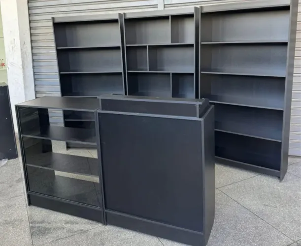 Adega kit prateleiras, vitrine e caixa promoção