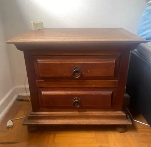 Mesa de Cabeceira Antiga 