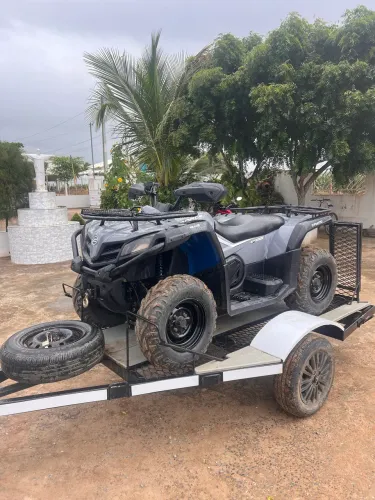 Quadriciclo com carretinha 