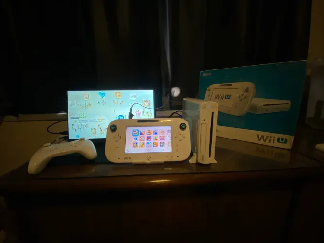 Wii U na caixa + HD lotado de jogos + Pro Controller