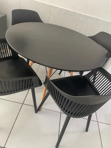 Mesa com 4 cadeiras