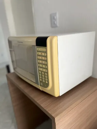 Microondas Electrolux pra sair logo
