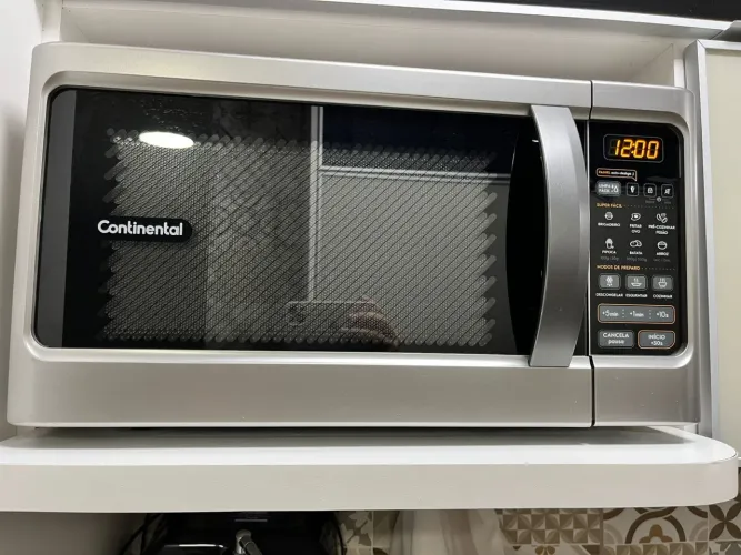 Micro-ondas Continental 34L 127V + Brinde
