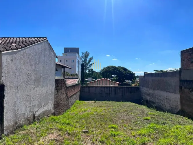 Lote de 360m² a venda no bairro Ouro Preto.
