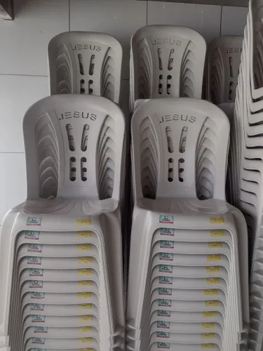 cadeira sem braço aparti de 33 reais avista