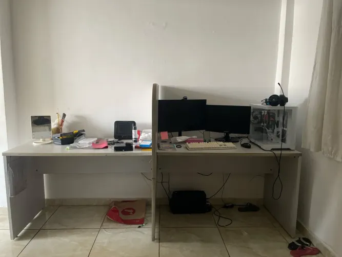 Mesa de escritório/ escrivaninha