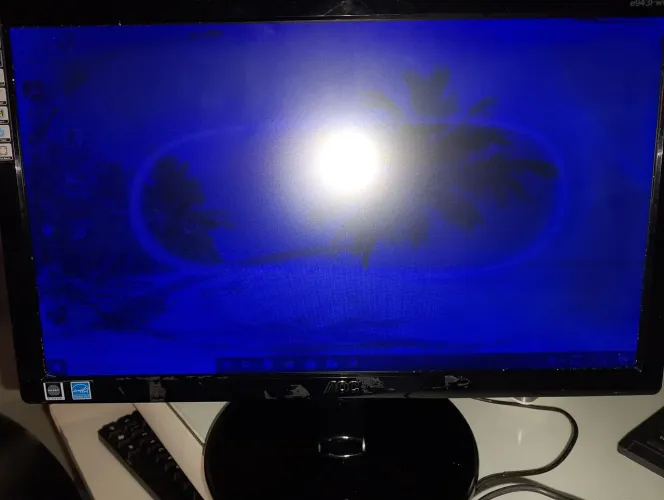 Monitor AOC 19 Pol c/ avarias tela