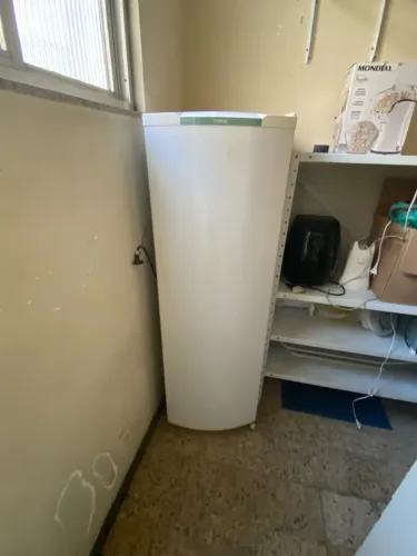 Geladeira comum com defeito