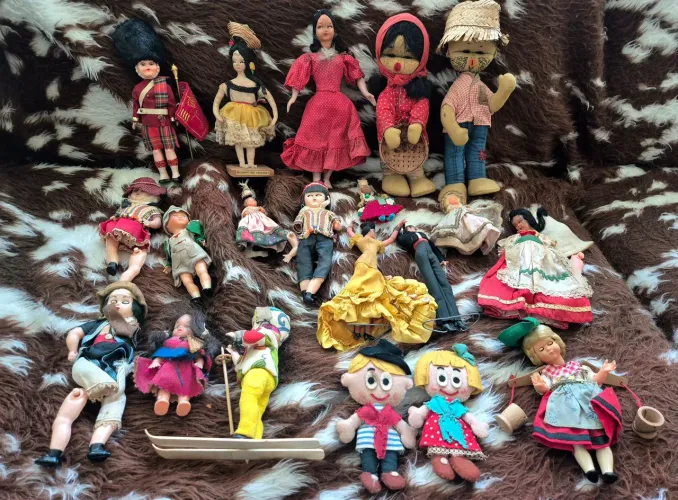 Lote de Bonecas Souvenir Vintage Importadas e Nacionais - LER DESCRIÇÃO