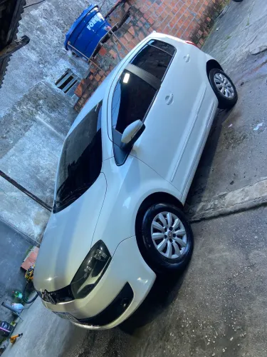 Volkswagen Fox Bluemotion 1.6 MI Total Flex 5P. 2013