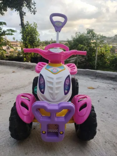 Quadriciclo Infantil Reversível com Pedal e descanso de Pés - bebê e crianças até 23kl