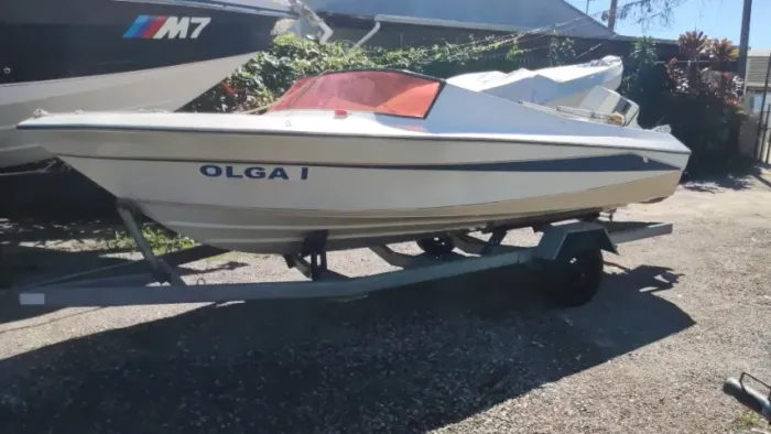 Lancha 15 pes Carbrasmar, motor 70 hp