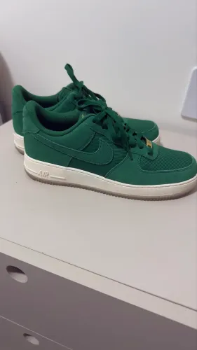 Nike Air Force 1 Low 07 LV8 Malachite Pale Ivory Metallic Gold - Original