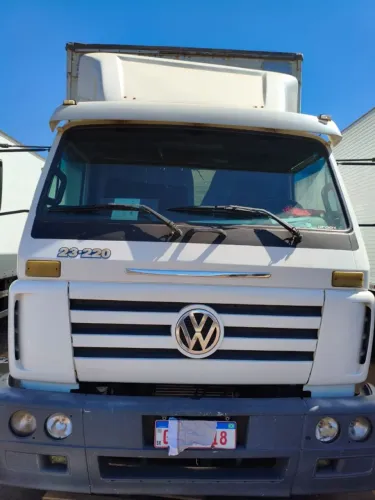 VW 23.220 conservado e trabalhando
