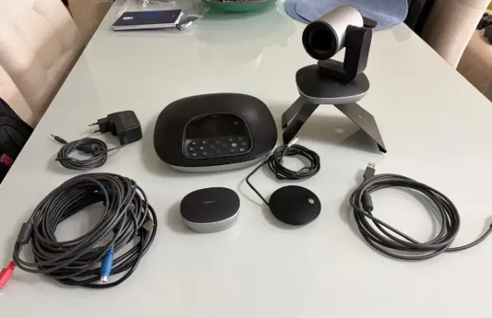 Câmera  videoconferência Logitech Full HD PTZ Kit Completo 10x Zoom 