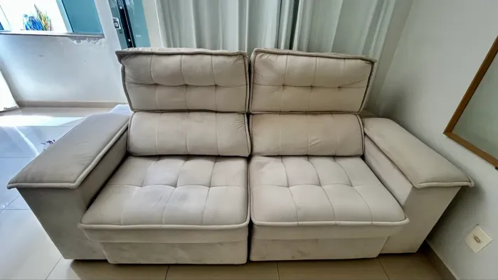 Sofá Retrátil e Reclinável 2 Lugares com Porta-Copos - Bege - Excelente Estado